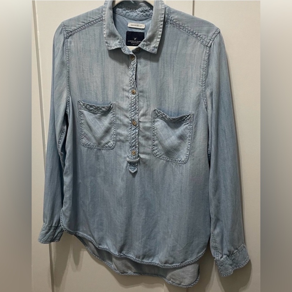 American Eagle Outfitters Light Blue Boyfriend Fit Chambray Shirt